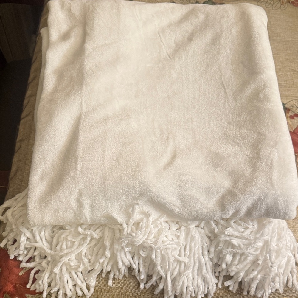 White Tassle Throw Blanket